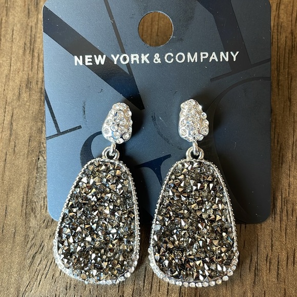 New York & Company Rhinestone Detailed Silver Earrings, Approximately 2 Inch NWT - Picture 4 of 7